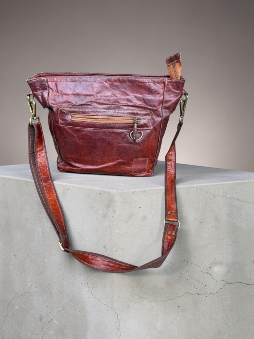 Berlinger Brown Distressed Leather Crossbody Purse Bag Attached Wristlet